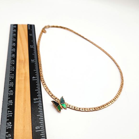 Vintage Avon Butterfly Necklace Gold Tone Green Enamel Accent 14 3/4 Inch - Picture 8 of 9